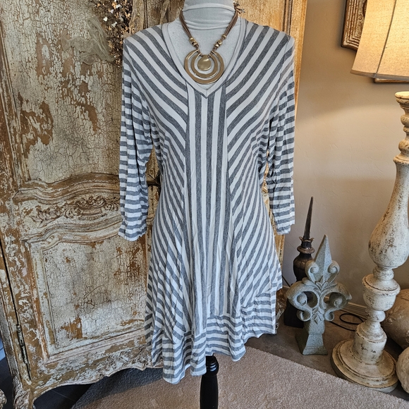 Comfy USA Gray and White Asymmetrical Dress - Picture 2 of 8